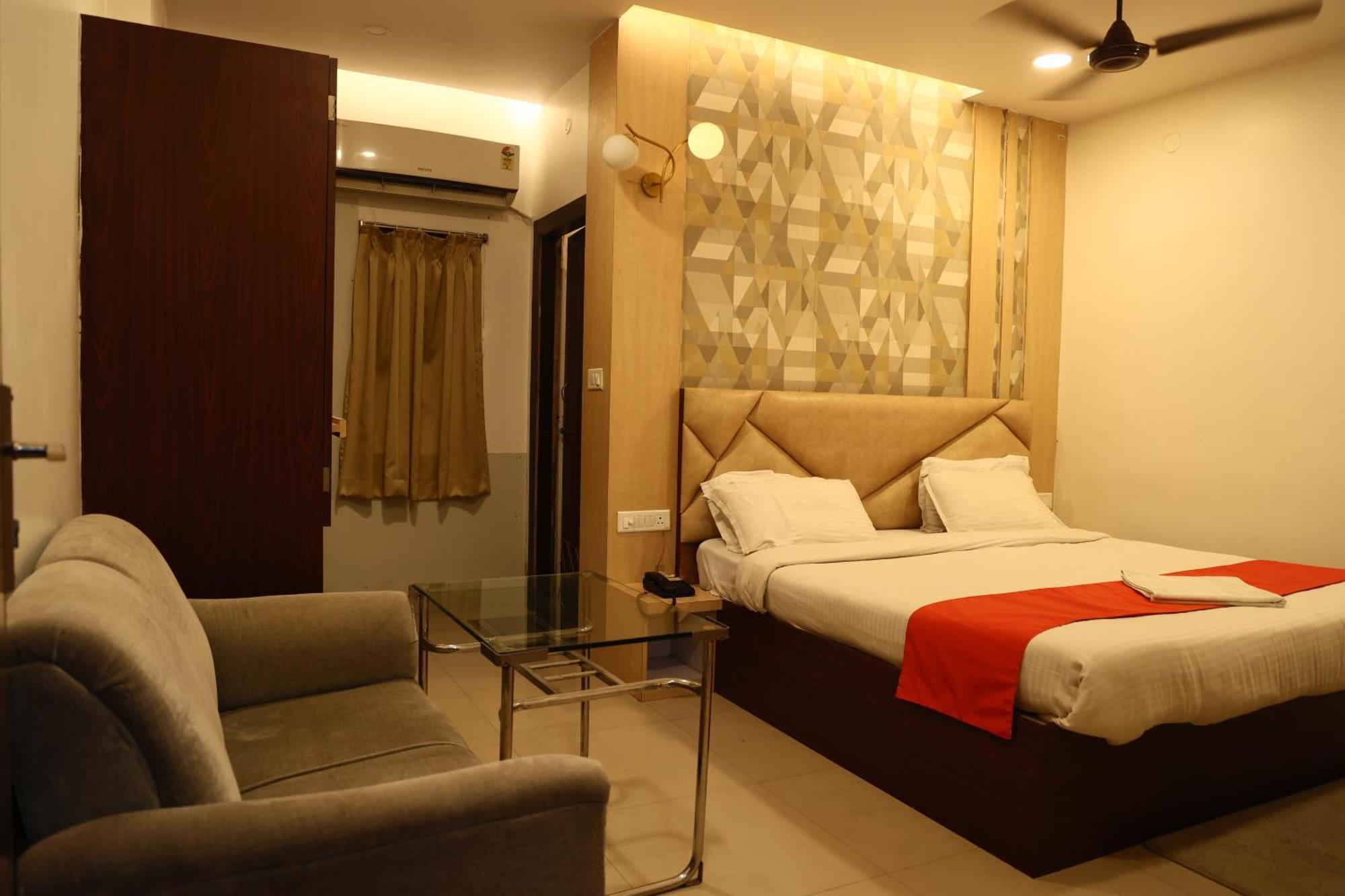 Hotel Bhubaneswari Classic Brahmapur Esterno foto