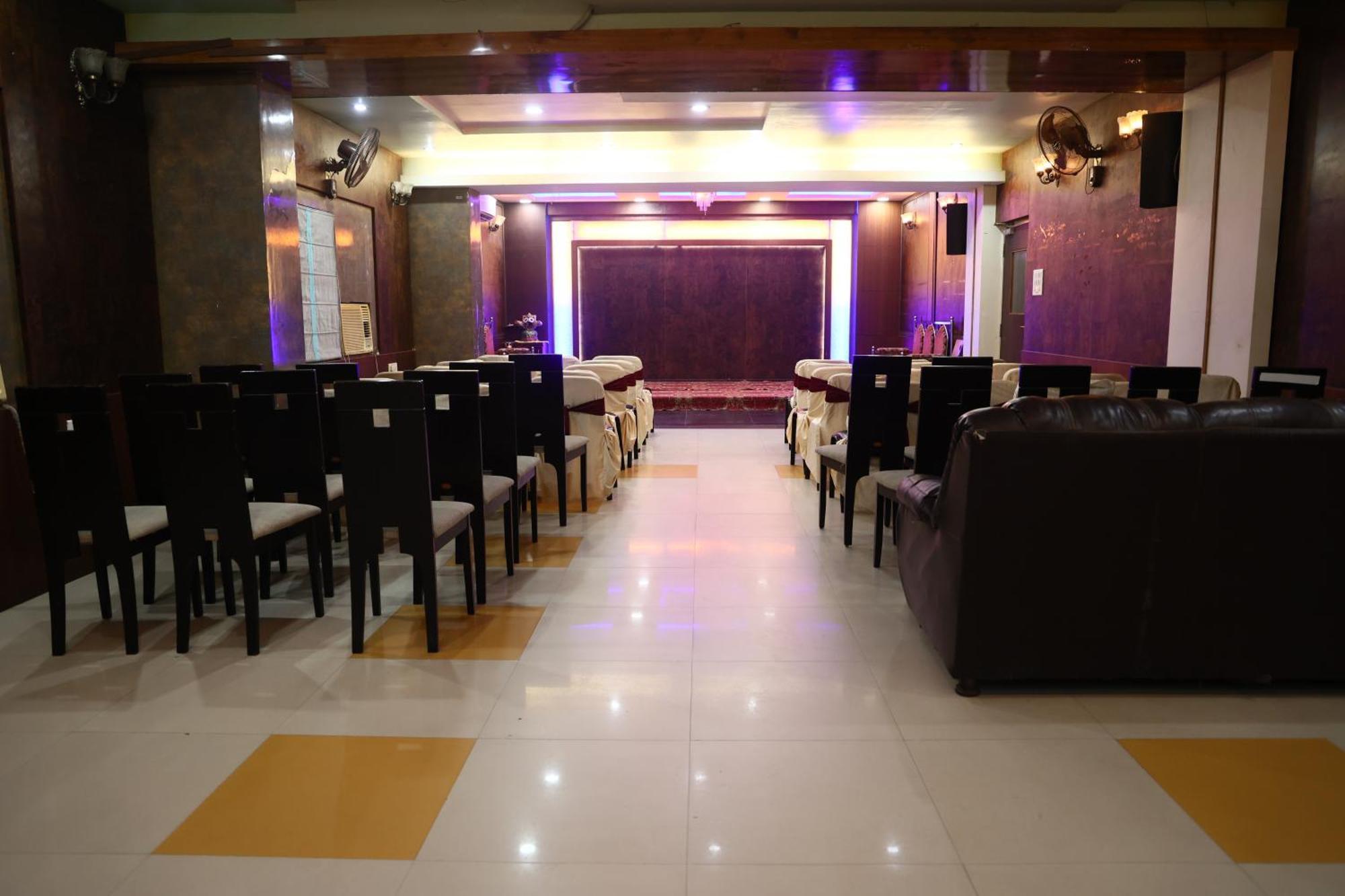 Hotel Bhubaneswari Classic Brahmapur Esterno foto