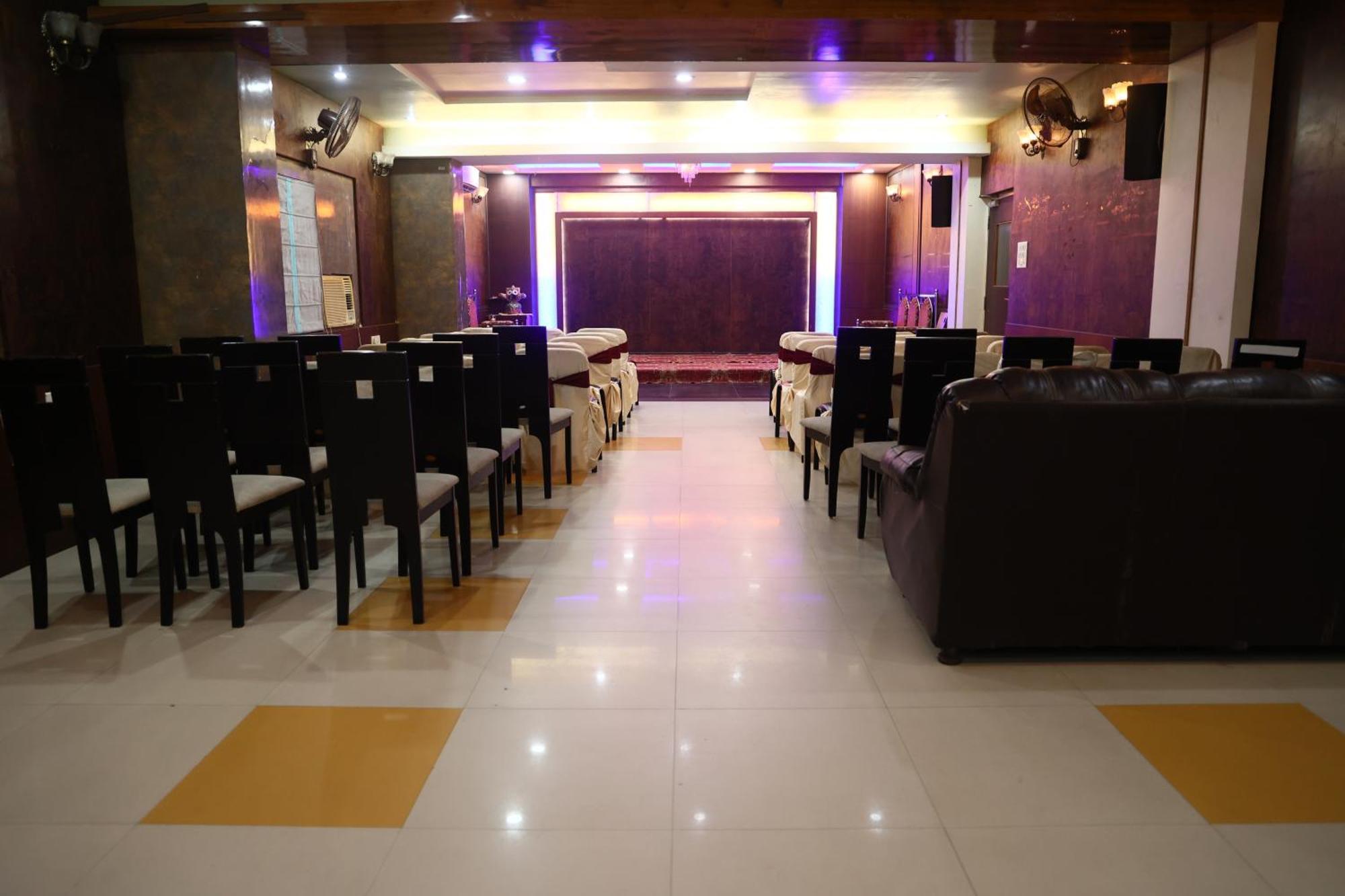 Hotel Bhubaneswari Classic Brahmapur Esterno foto