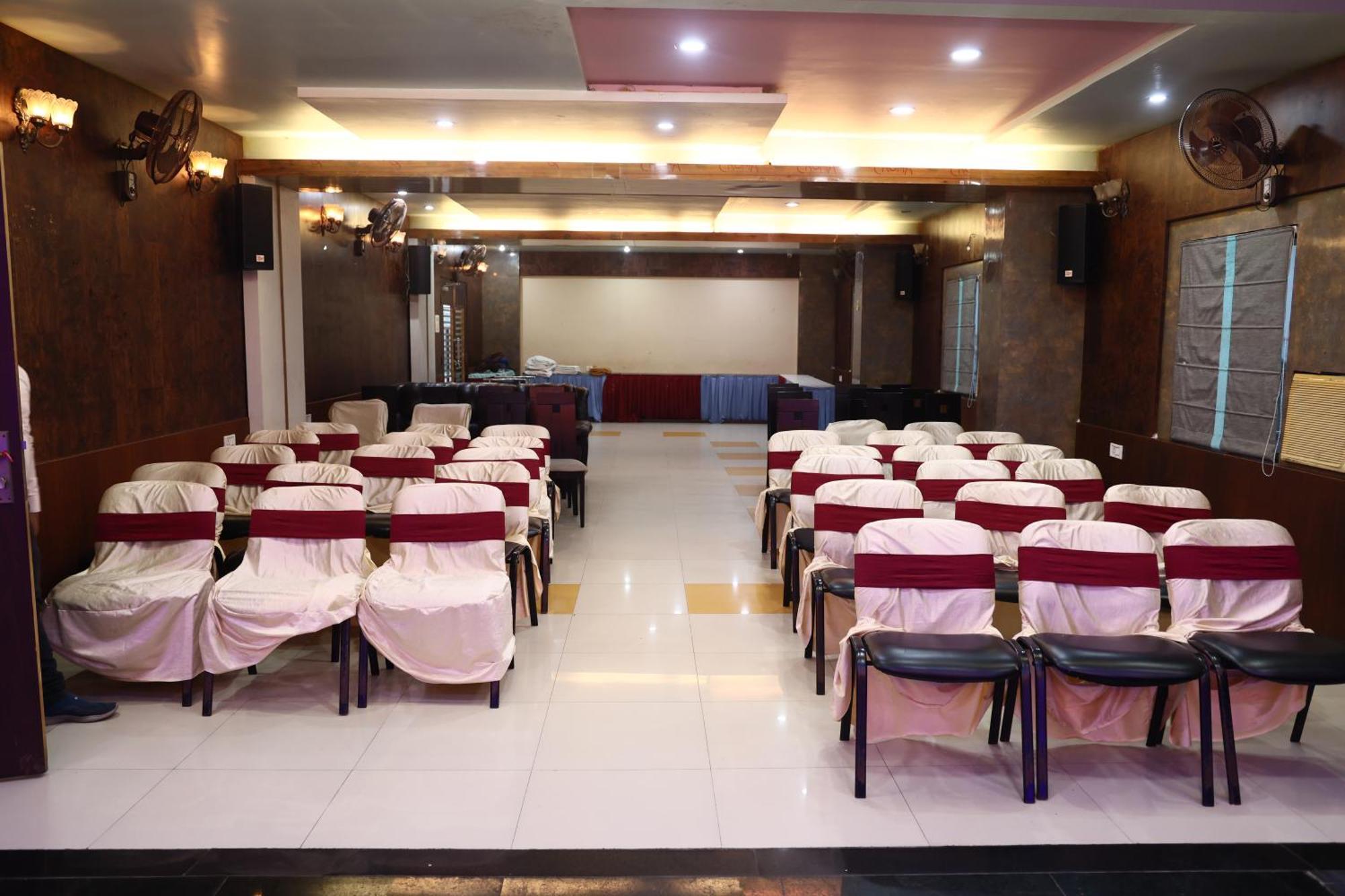 Hotel Bhubaneswari Classic Brahmapur Esterno foto