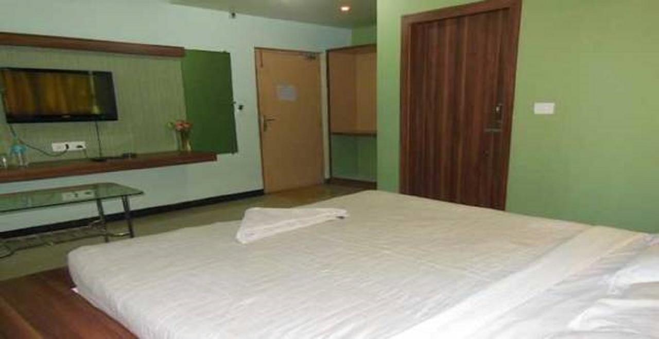 Hotel Bhubaneswari Classic Brahmapur Esterno foto